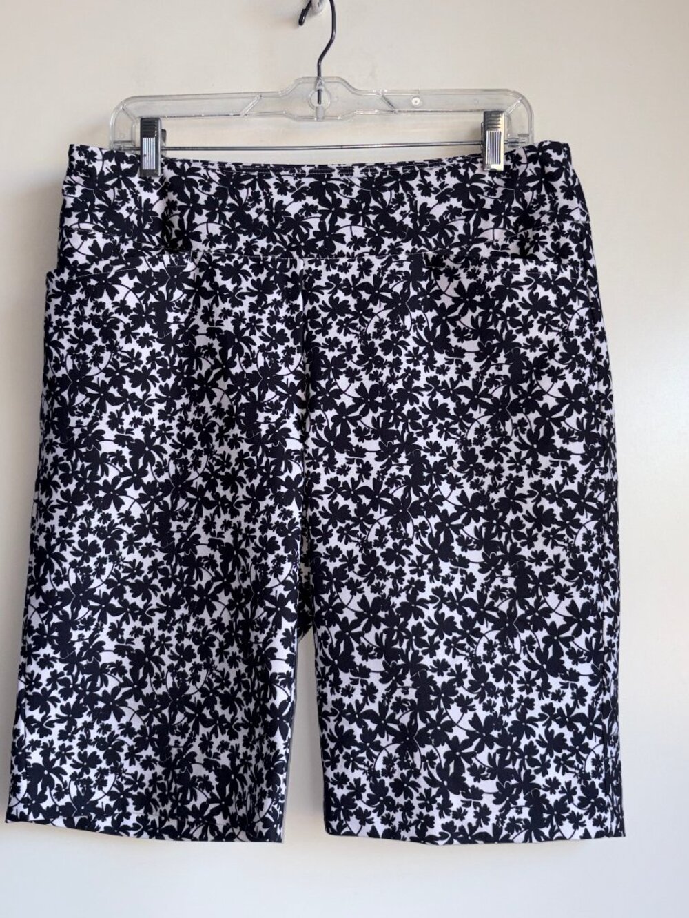 TAIL Bermuda Golf Tennis Shorts Size 12 Floral